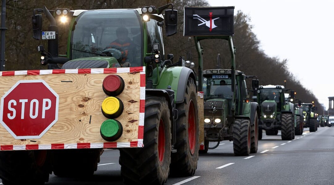LA PROTESTA DEGLI AGRICOLTORI È UN CAMPANELLO DI ALLARME PER L’EUROPA